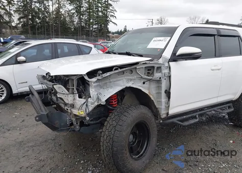 2018 Toyota 4Runner Sr5 Premium z USA, uszkodzony, nr VIN JTEBU5JR1J5585419